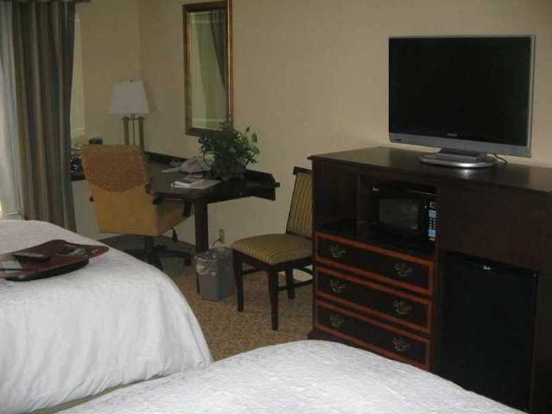 Hampton Inn Пайквилл Номер фото